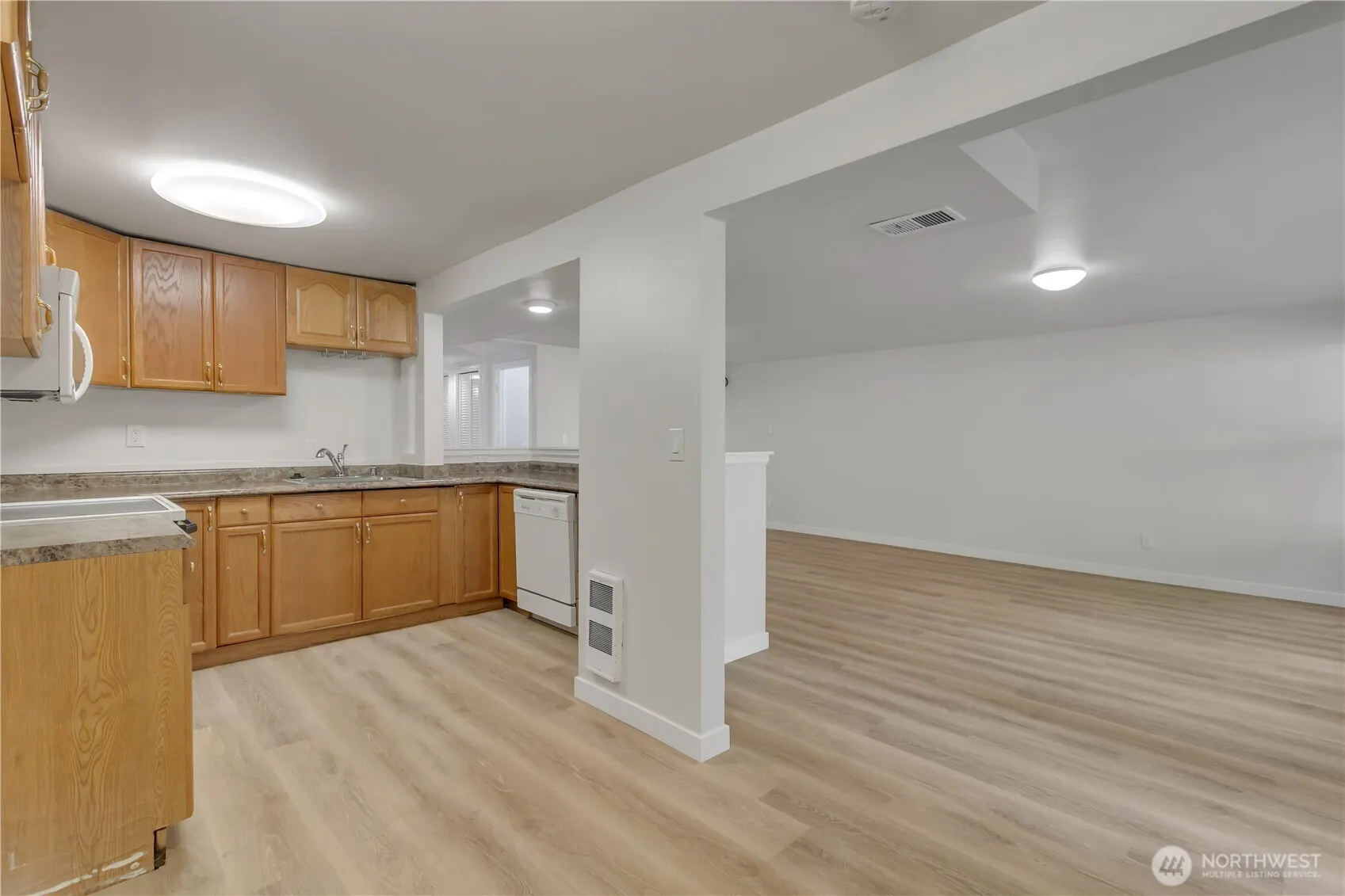 836 Hilltop Avenue , Kent, WA 98031