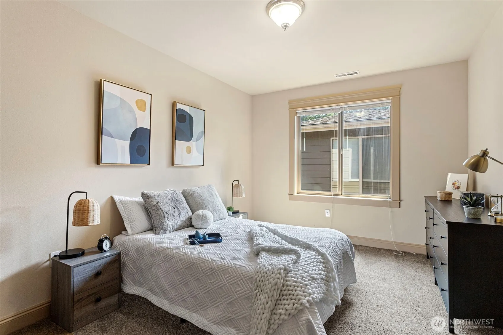 553 SE Andrews Street #B, Issaquah, WA 98027-3411