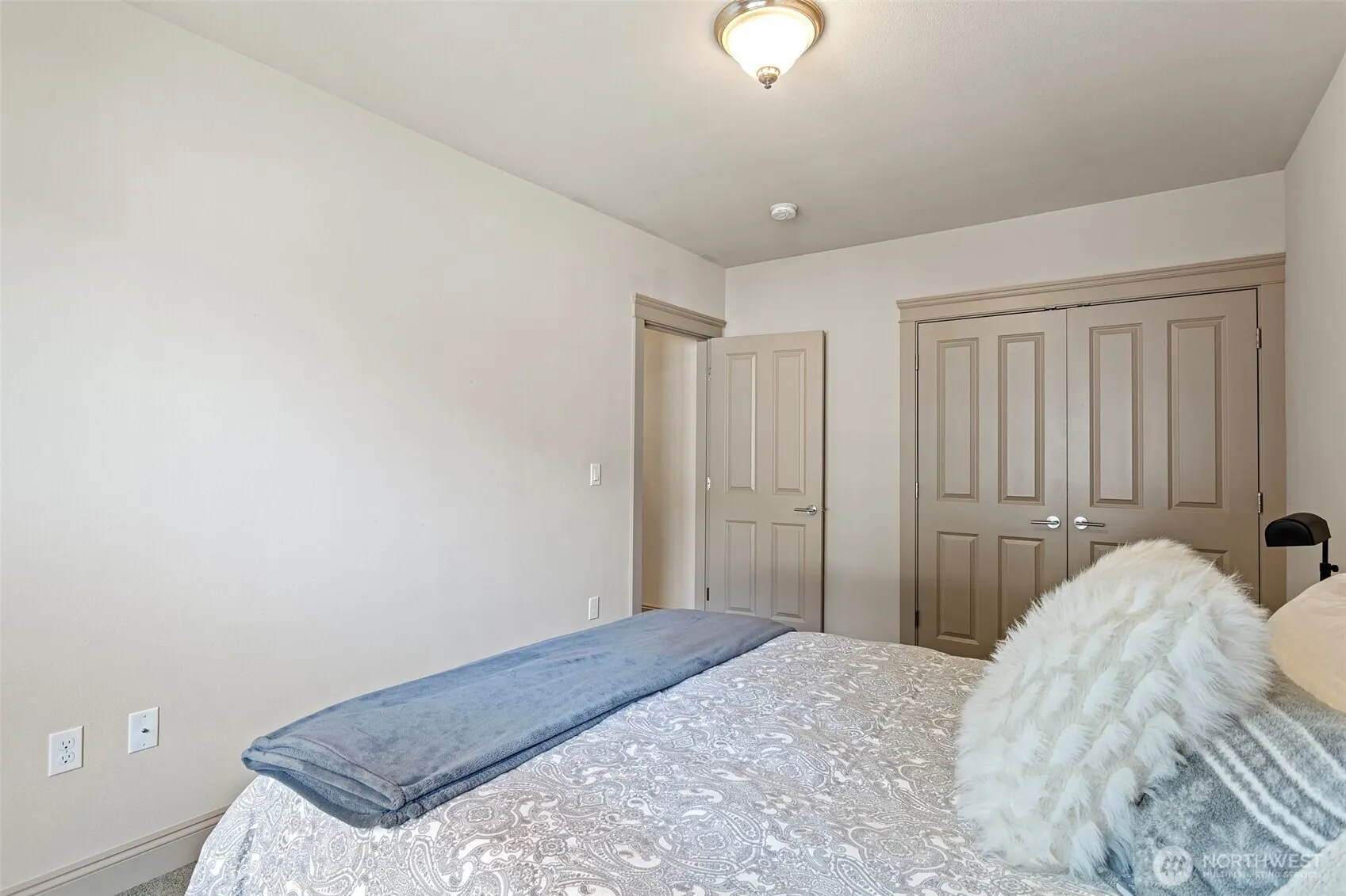 553 SE Andrews Street #B, Issaquah, WA 98027-3411