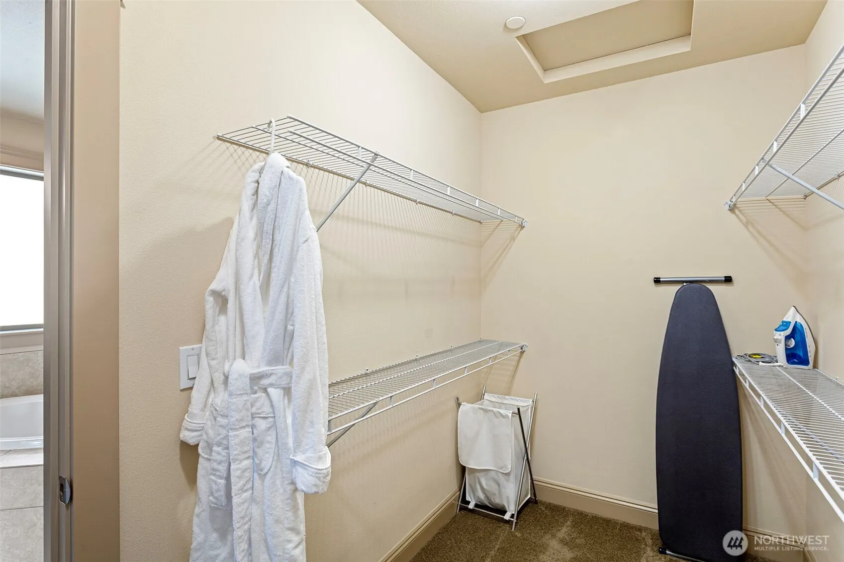 553 SE Andrews Street #B, Issaquah, WA 98027-3411