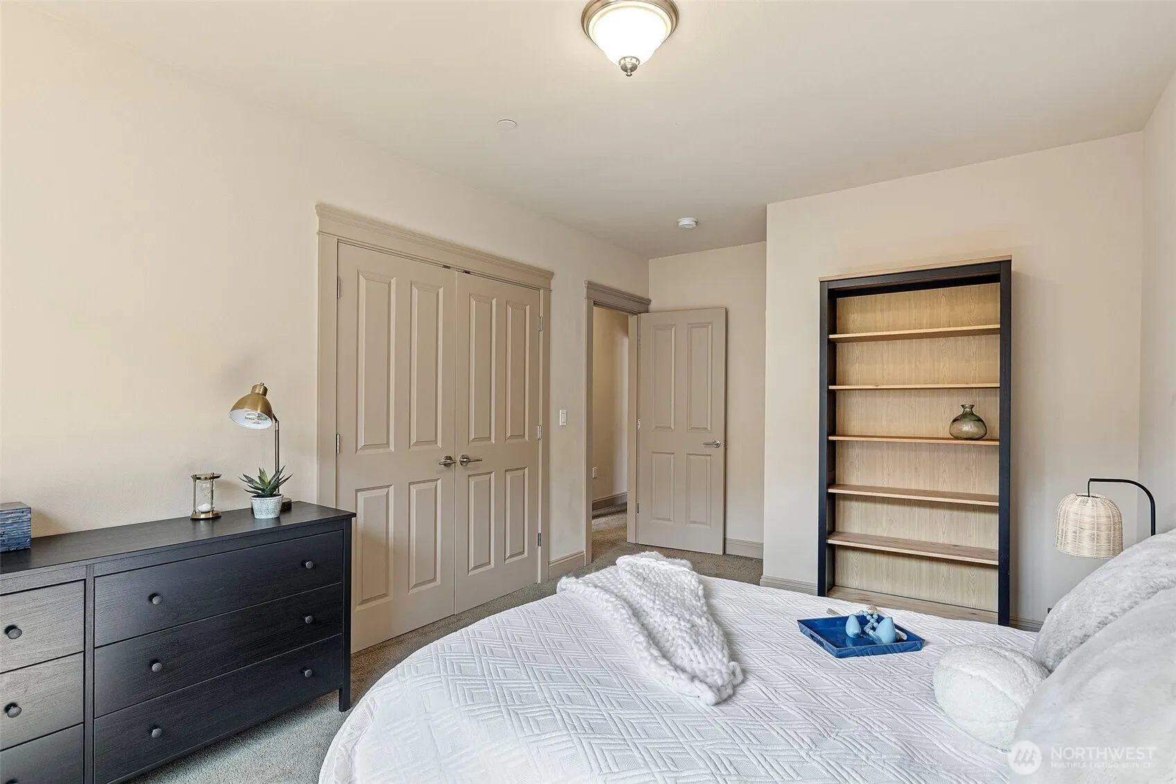 553 SE Andrews Street #B, Issaquah, WA 98027-3411
