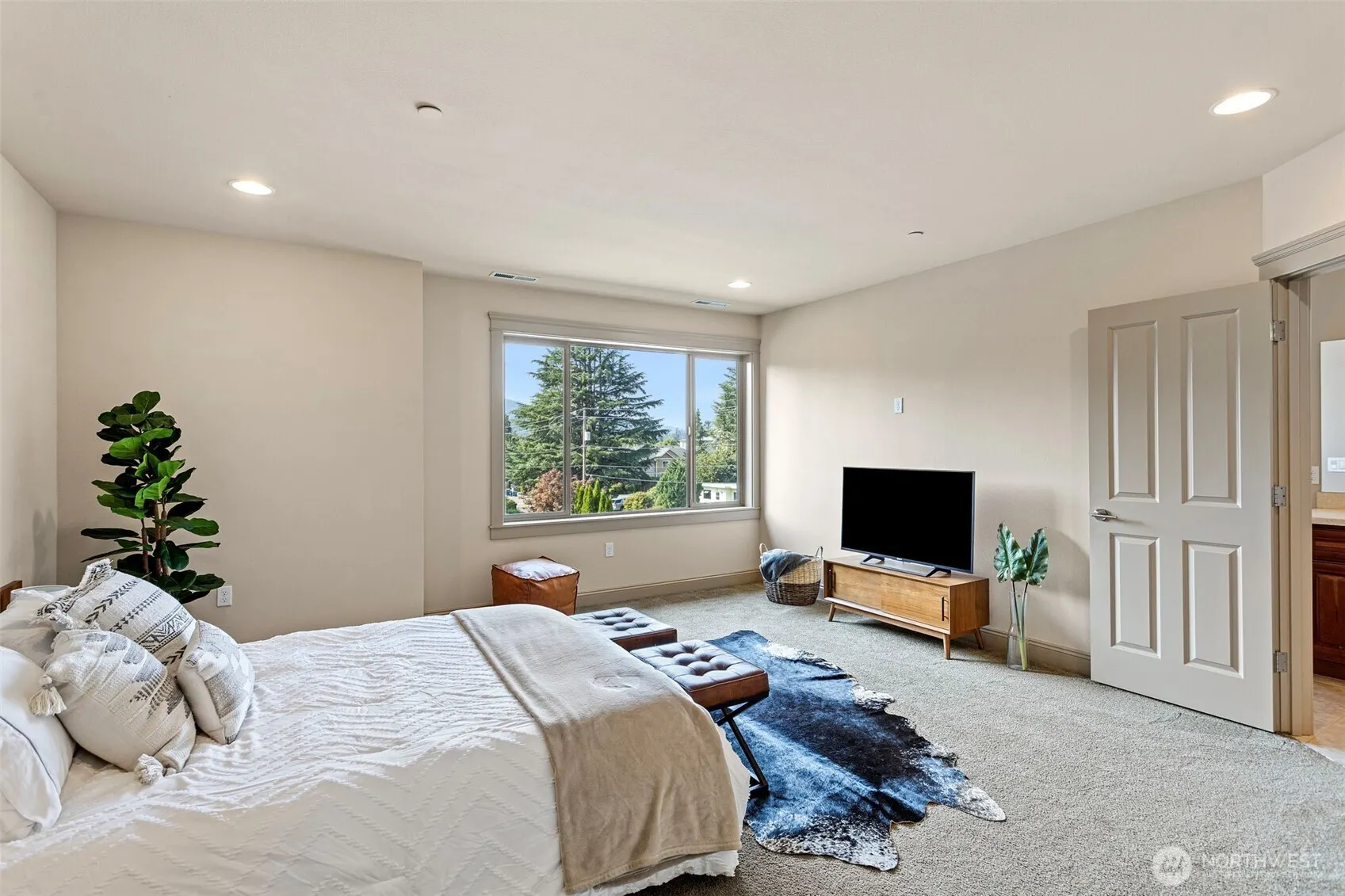553 SE Andrews Street #B, Issaquah, WA 98027-3411