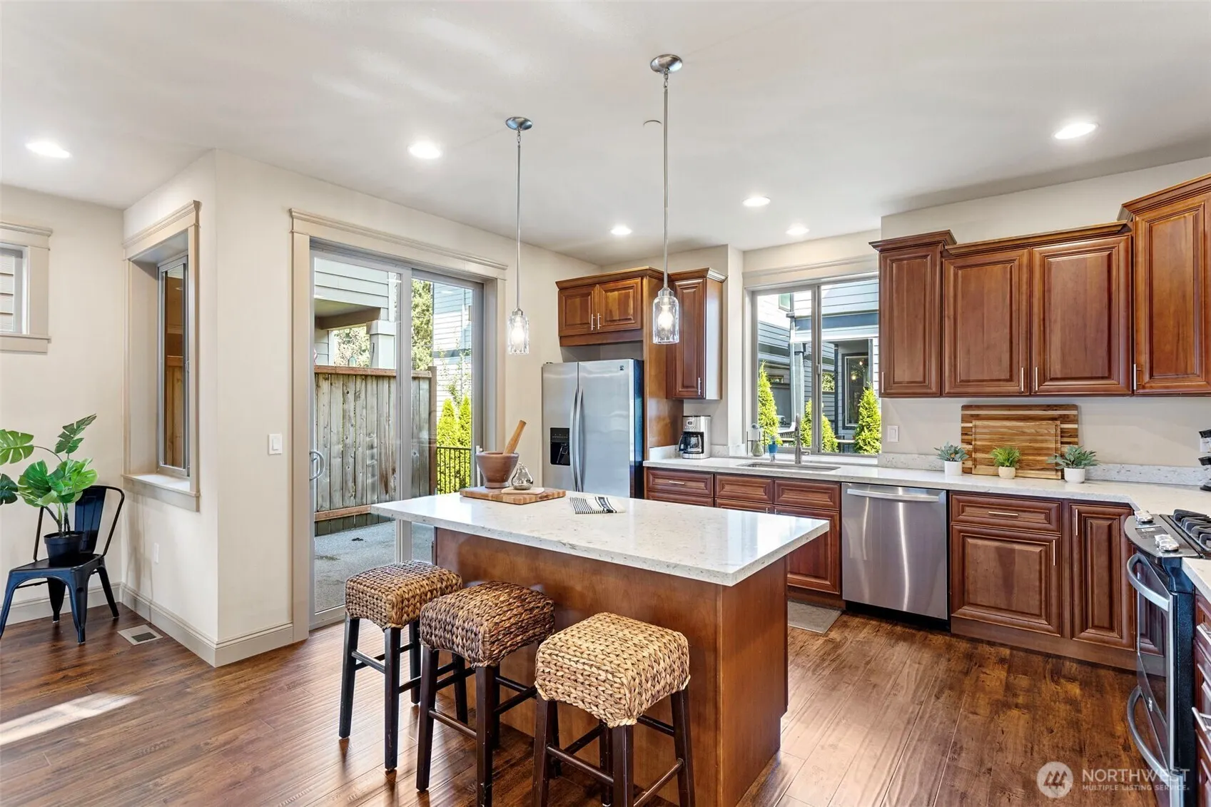 553 SE Andrews Street #B, Issaquah, WA 98027-3411