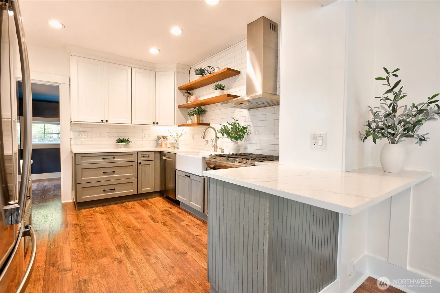 154 NE 52nd Street , Seattle, WA 98105