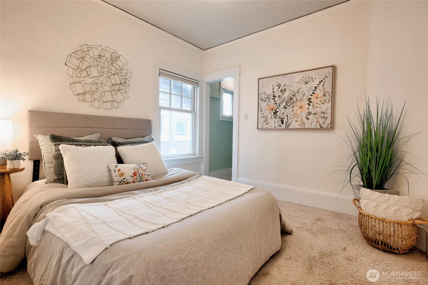 154 NE 52nd Street , Seattle, WA 98105