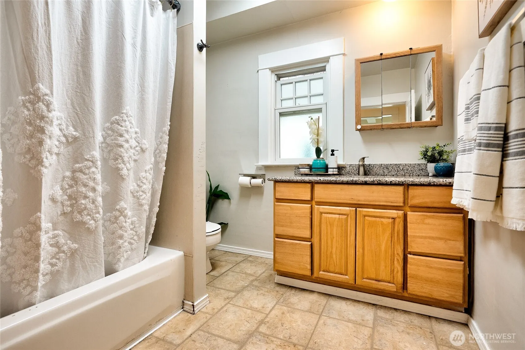 154 NE 52nd Street , Seattle, WA 98105