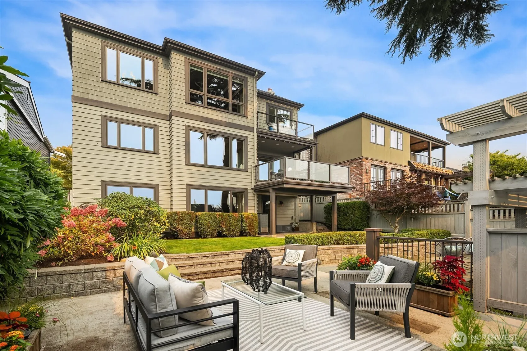 2471 42nd Avenue W, Seattle, WA 98199-3605