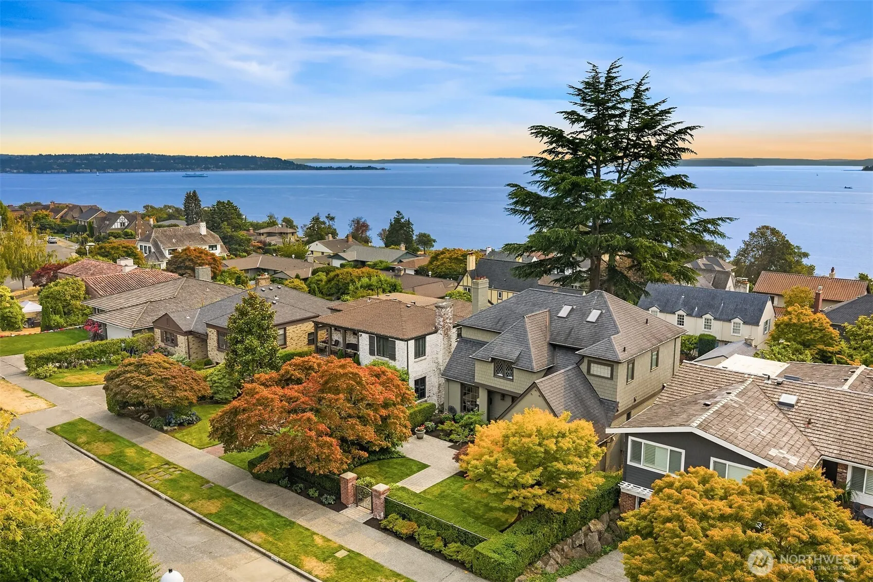 2471 42nd Avenue W, Seattle, WA 98199-3605