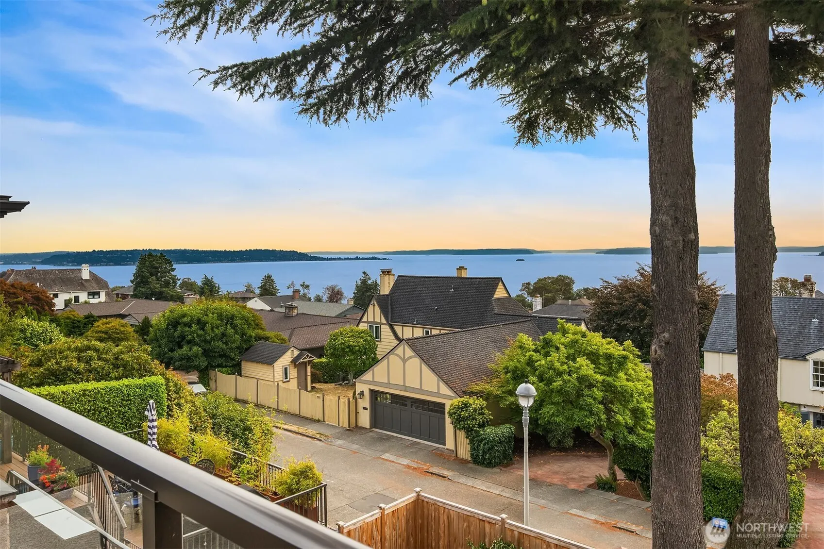 2471 42nd Avenue W, Seattle, WA 98199-3605