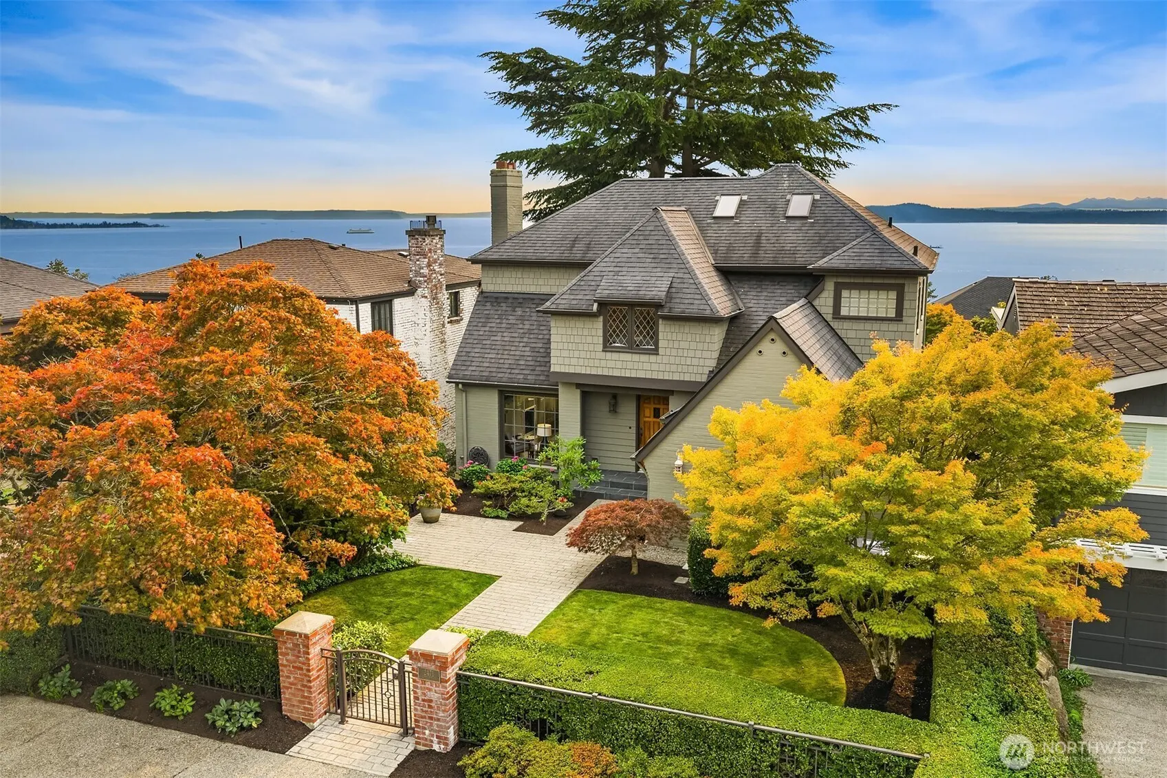 2471 42nd Avenue W, Seattle, WA 98199-3605