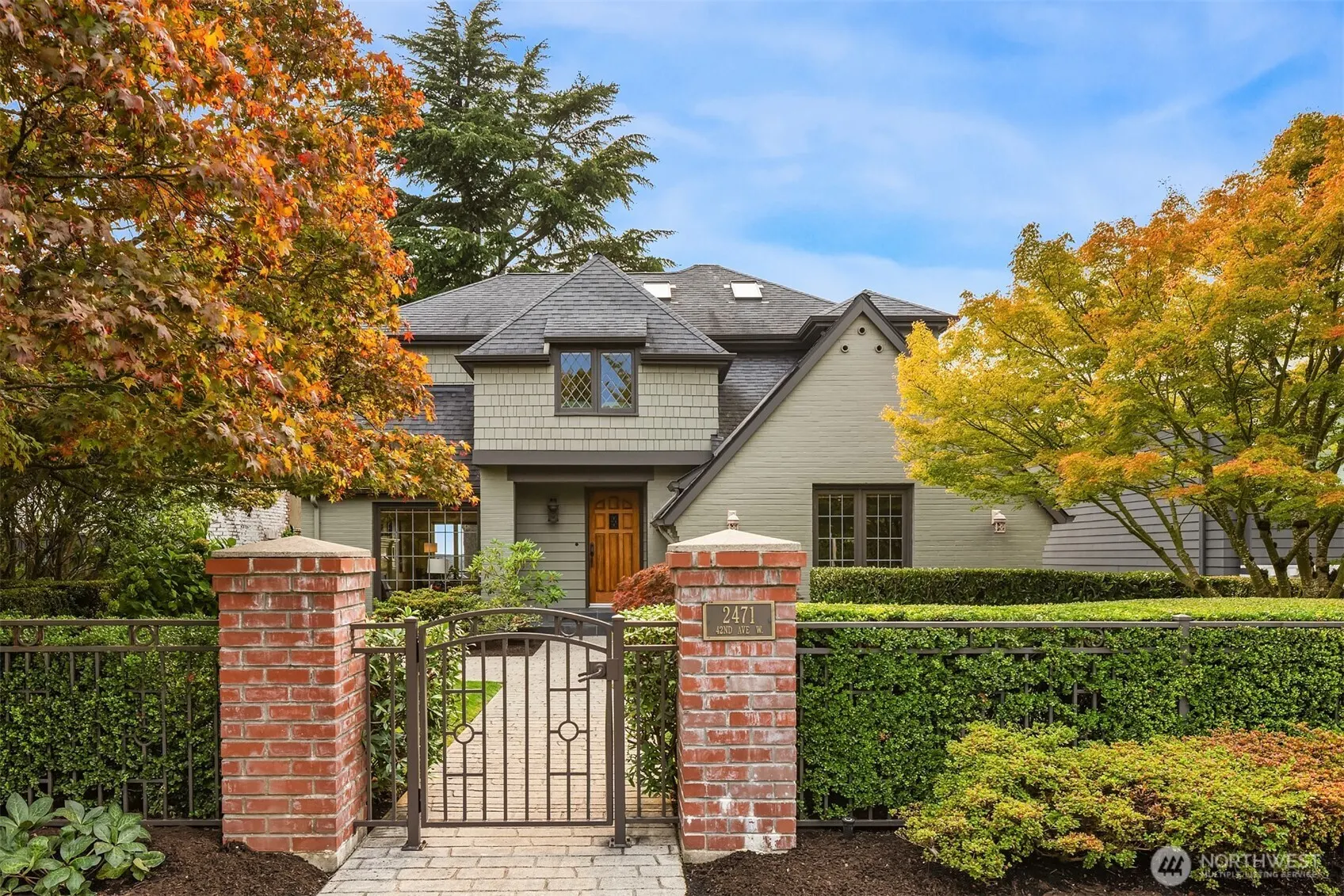 2471 42nd Avenue W, Seattle, WA 98199-3605