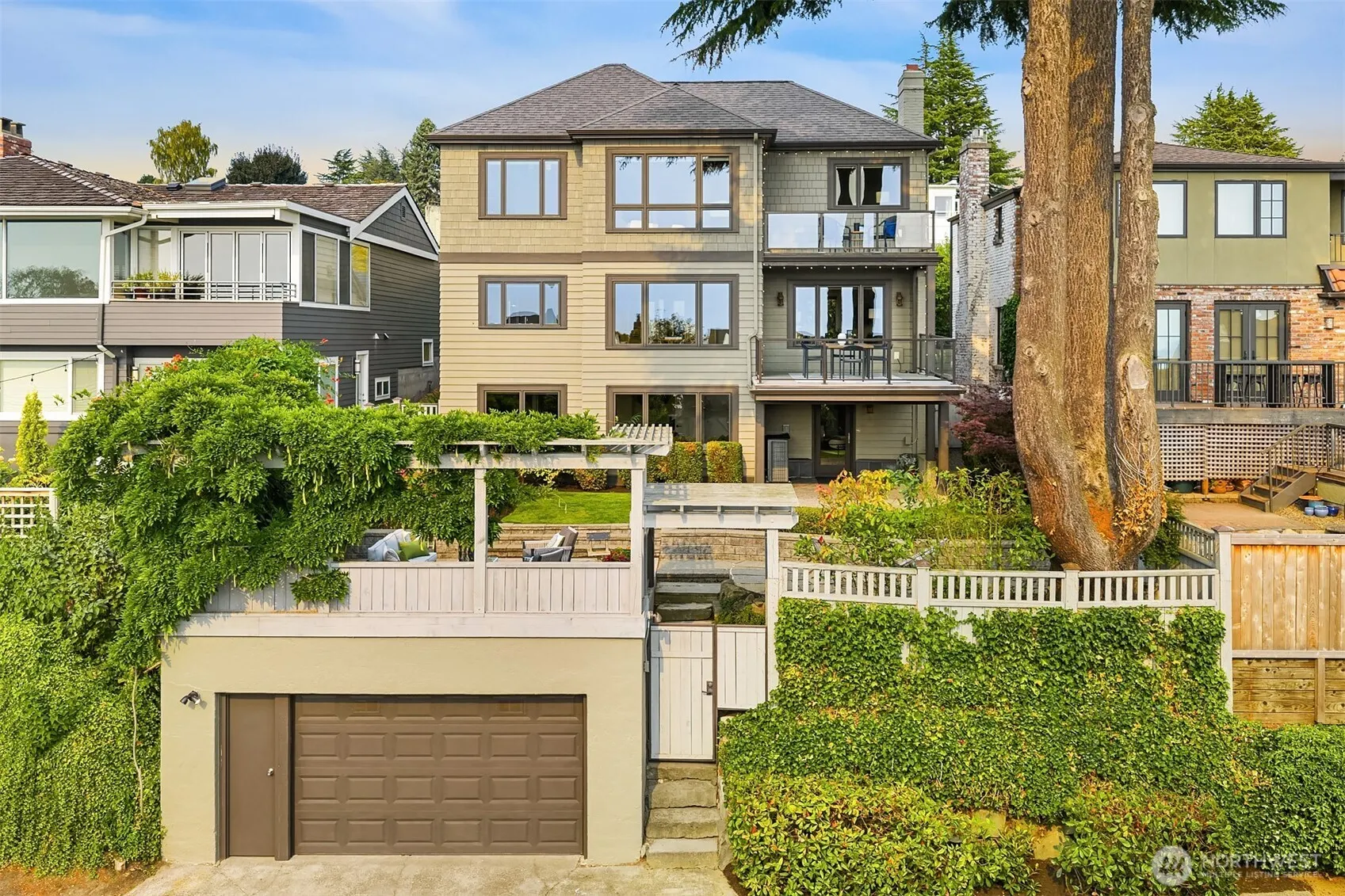 2471 42nd Avenue W, Seattle, WA 98199-3605
