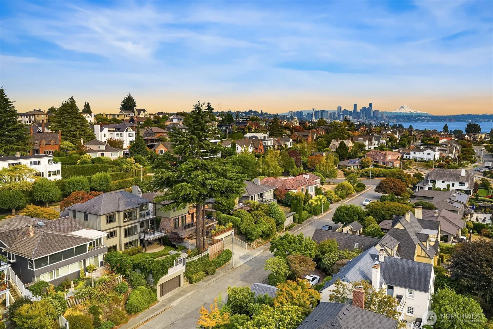 2471 42nd Avenue W, Seattle, WA 98199-3605