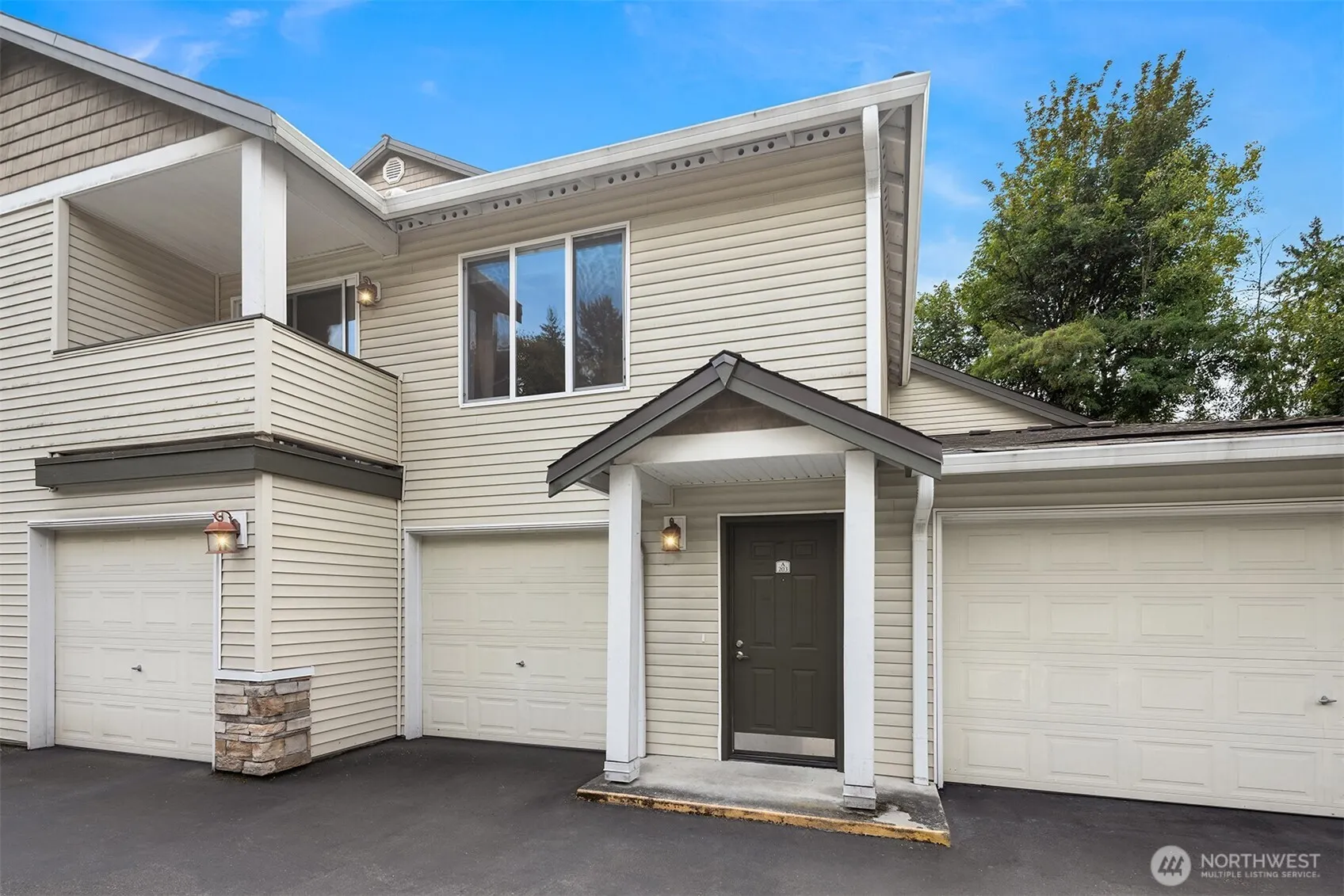 14335 Simonds Road NE #A203, Kirkland, WA 98034