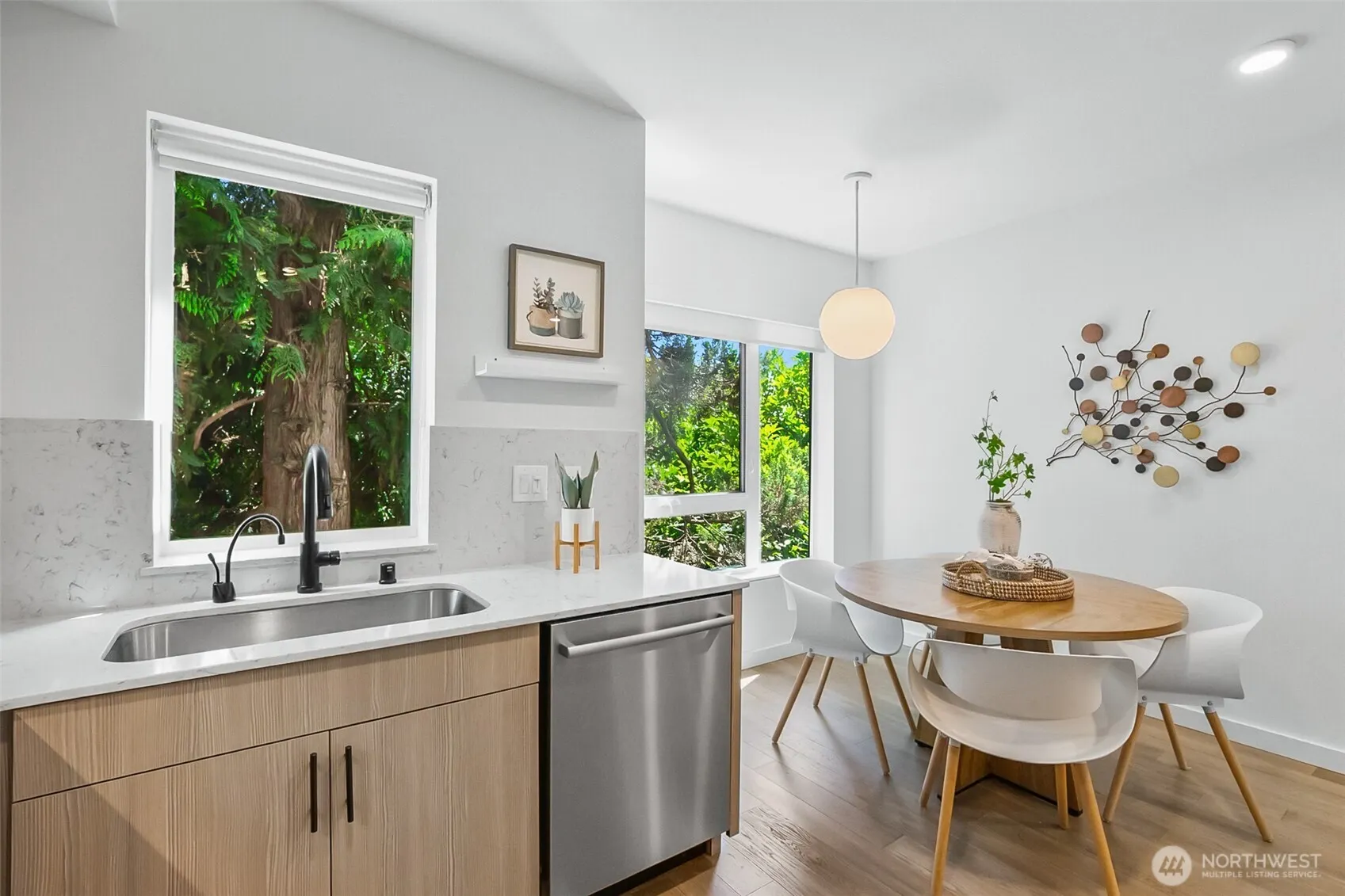 6562 Ravenna Avenue NE, Seattle, WA 98115