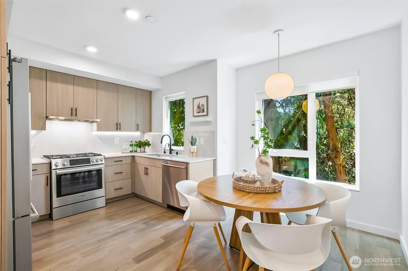 6562 Ravenna Avenue NE, Seattle, WA 98115