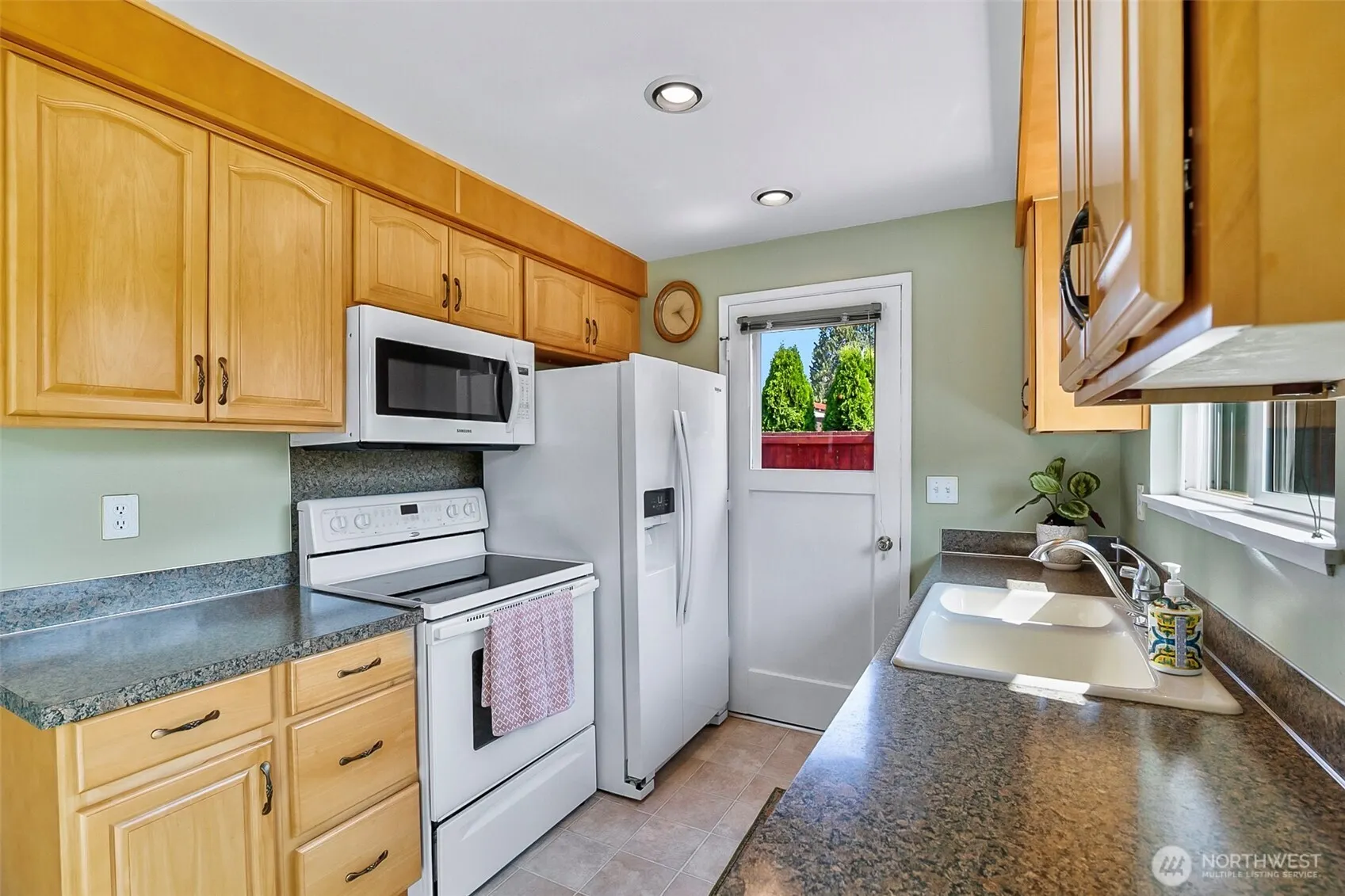 2104 201st Place SW, Lynnwood, WA 98036