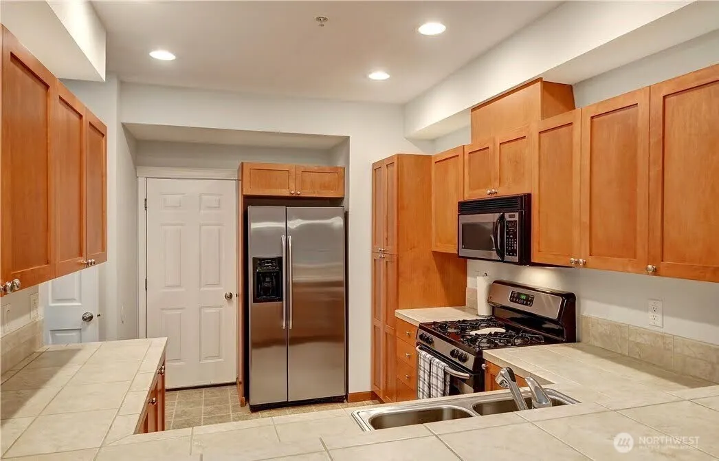 18502 W 36th Avenue #D, Lynnwood, WA 98037