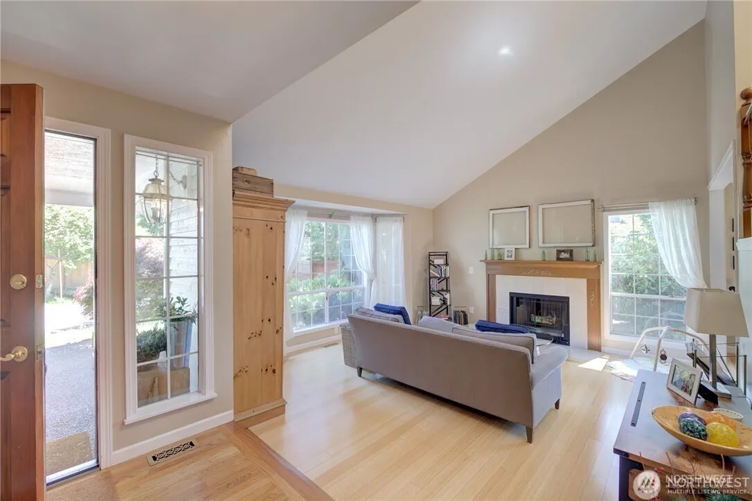 13201 NE 69th Way , Redmond, WA 98052