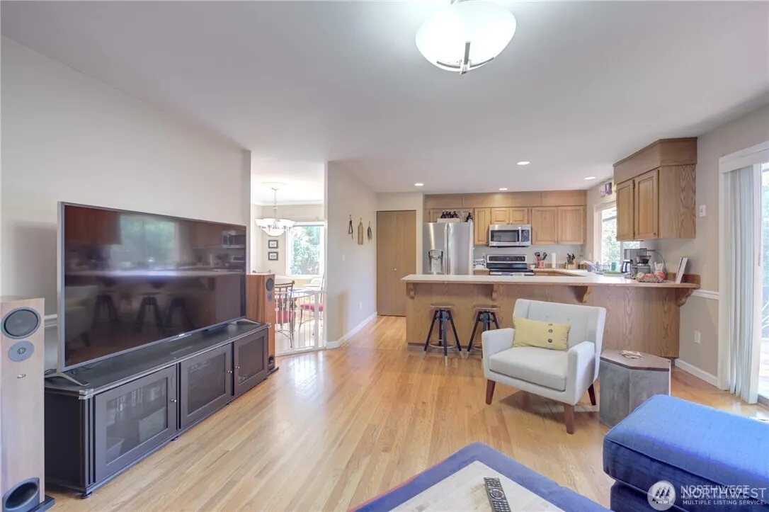 13201 NE 69th Way , Redmond, WA 98052
