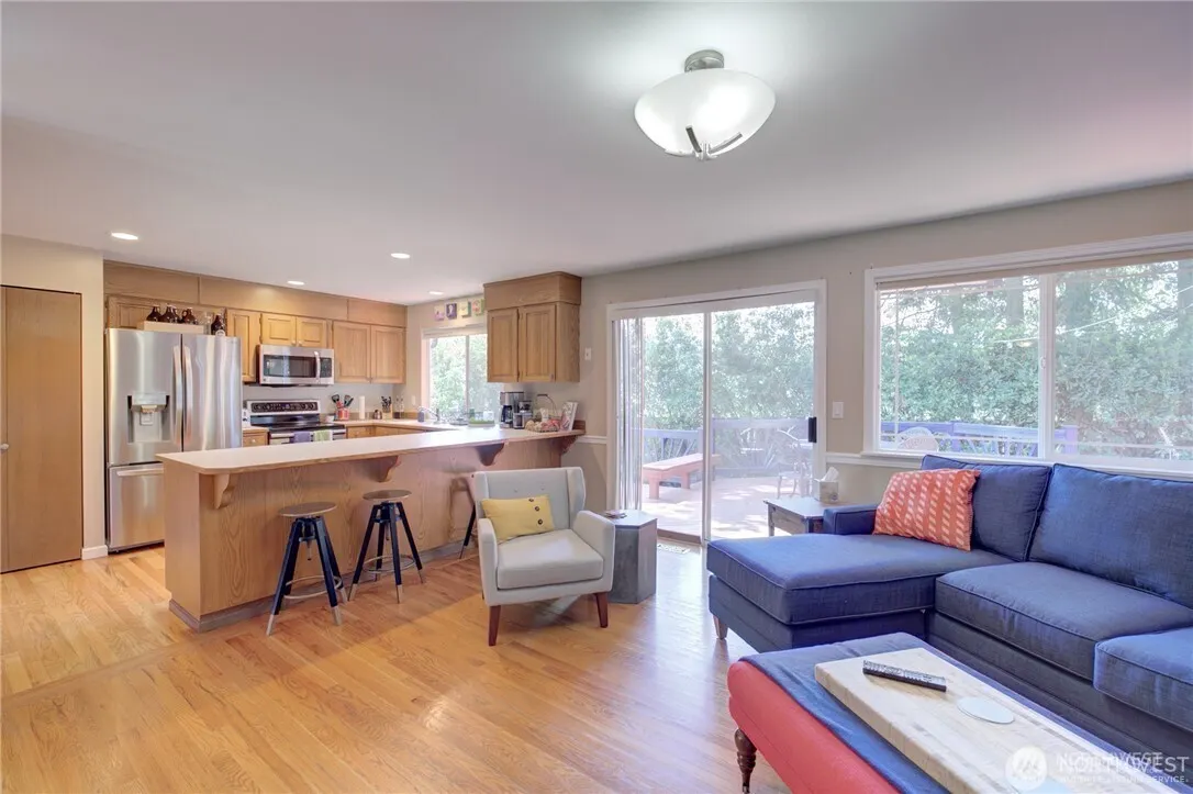 13201 NE 69th Way , Redmond, WA 98052