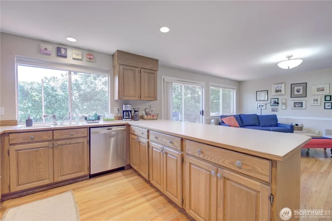 13201 NE 69th Way , Redmond, WA 98052