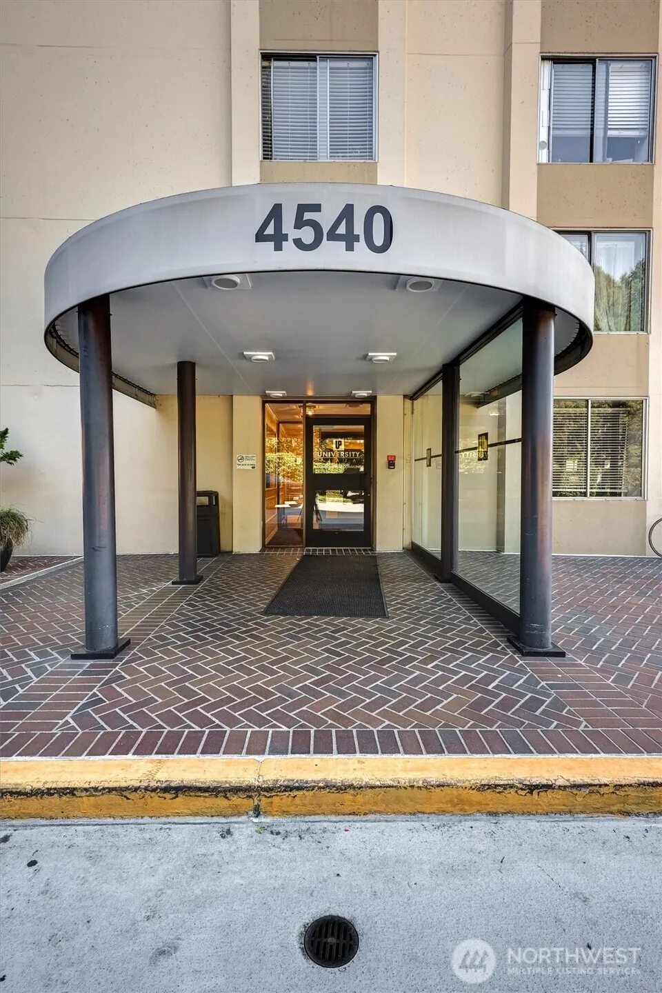 4540 8th Avenue NE #2302, Seattle, WA 98105