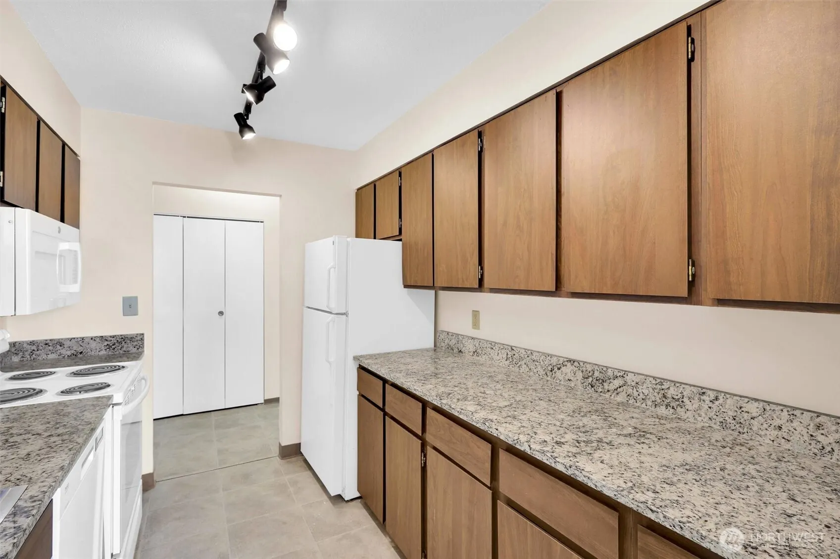 4540 8th Avenue NE #2302, Seattle, WA 98105