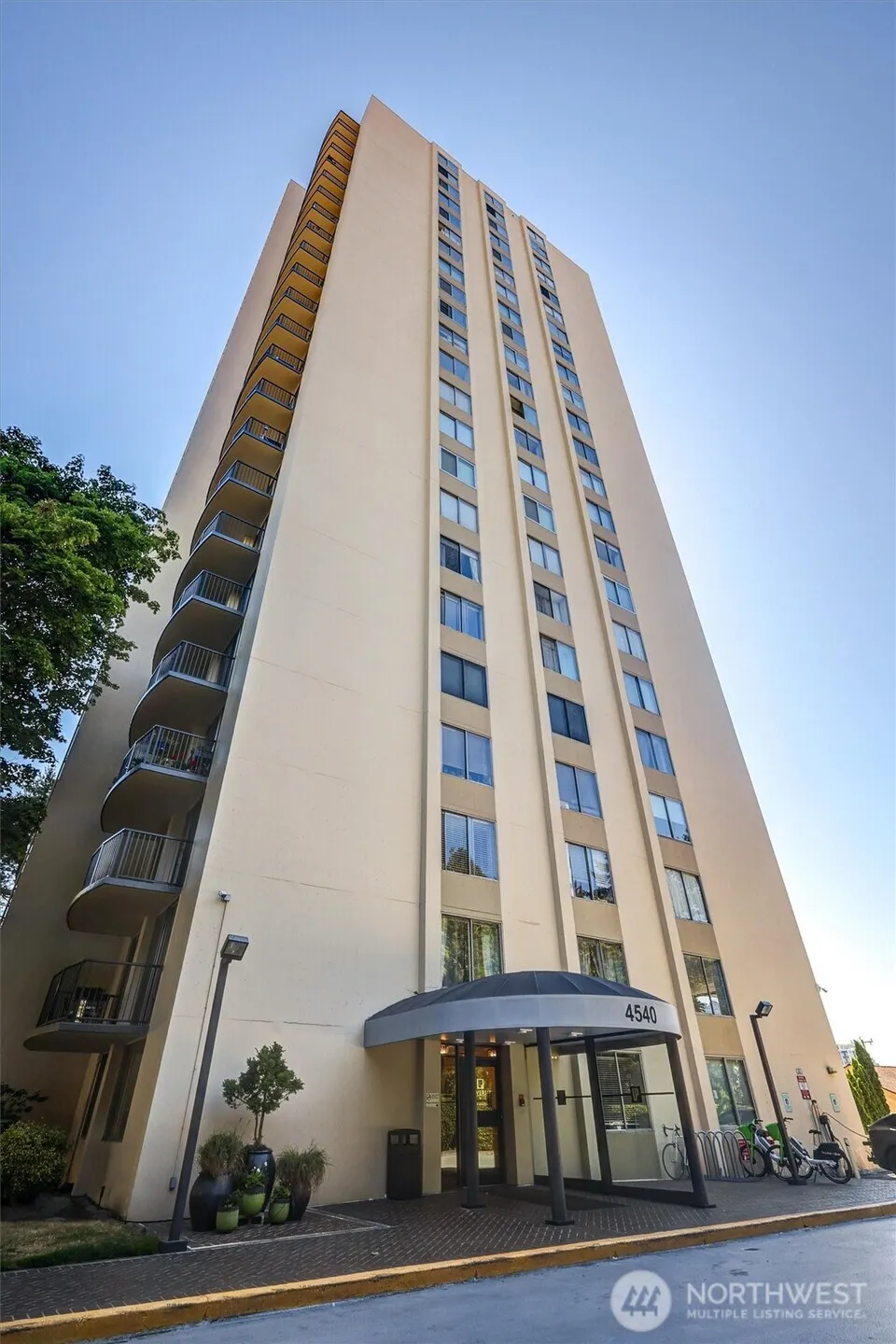 4540 8th Avenue NE #2302, Seattle, WA 98105