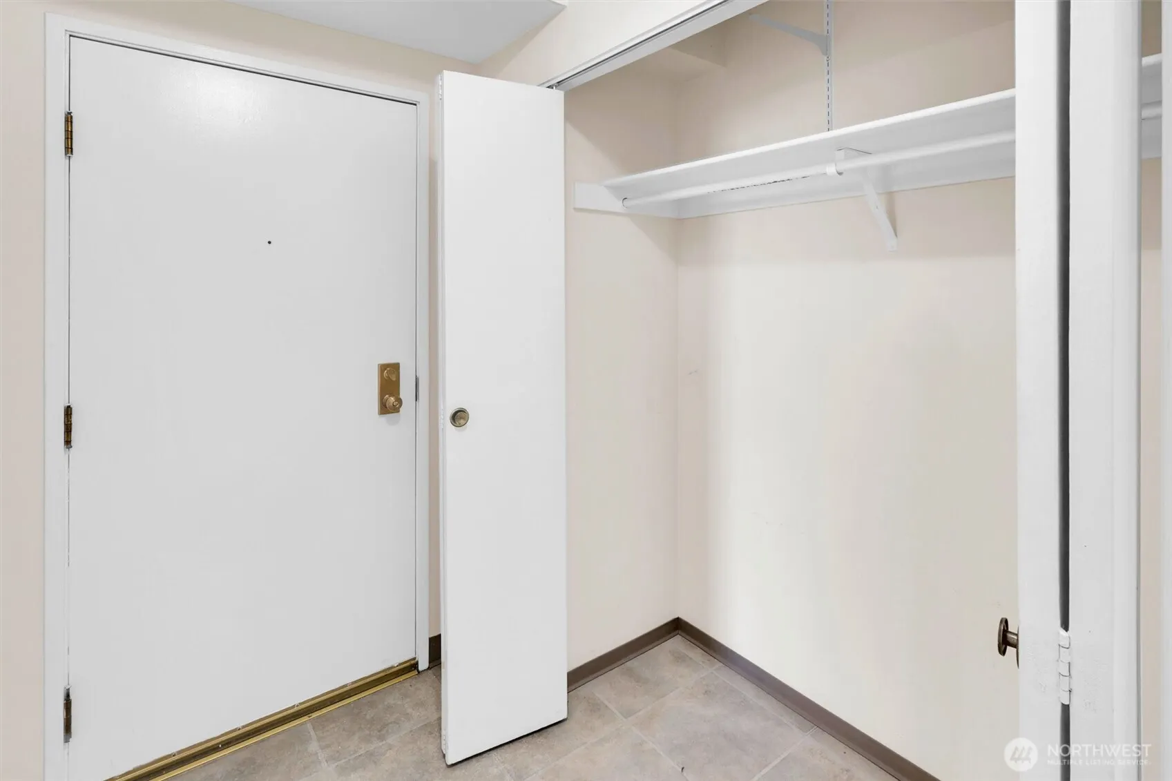 4540 8th Avenue NE #2302, Seattle, WA 98105