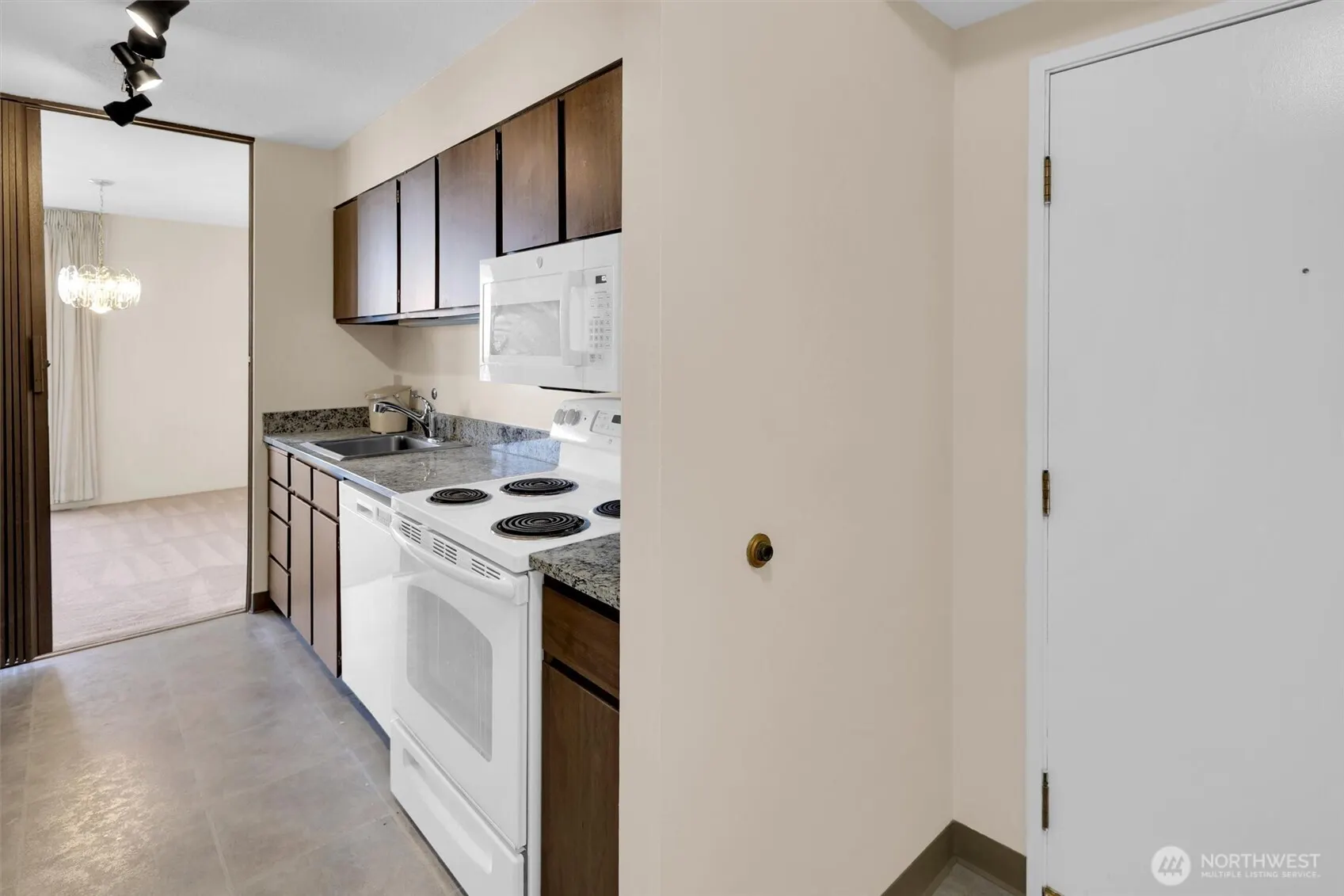 4540 8th Avenue NE #2302, Seattle, WA 98105