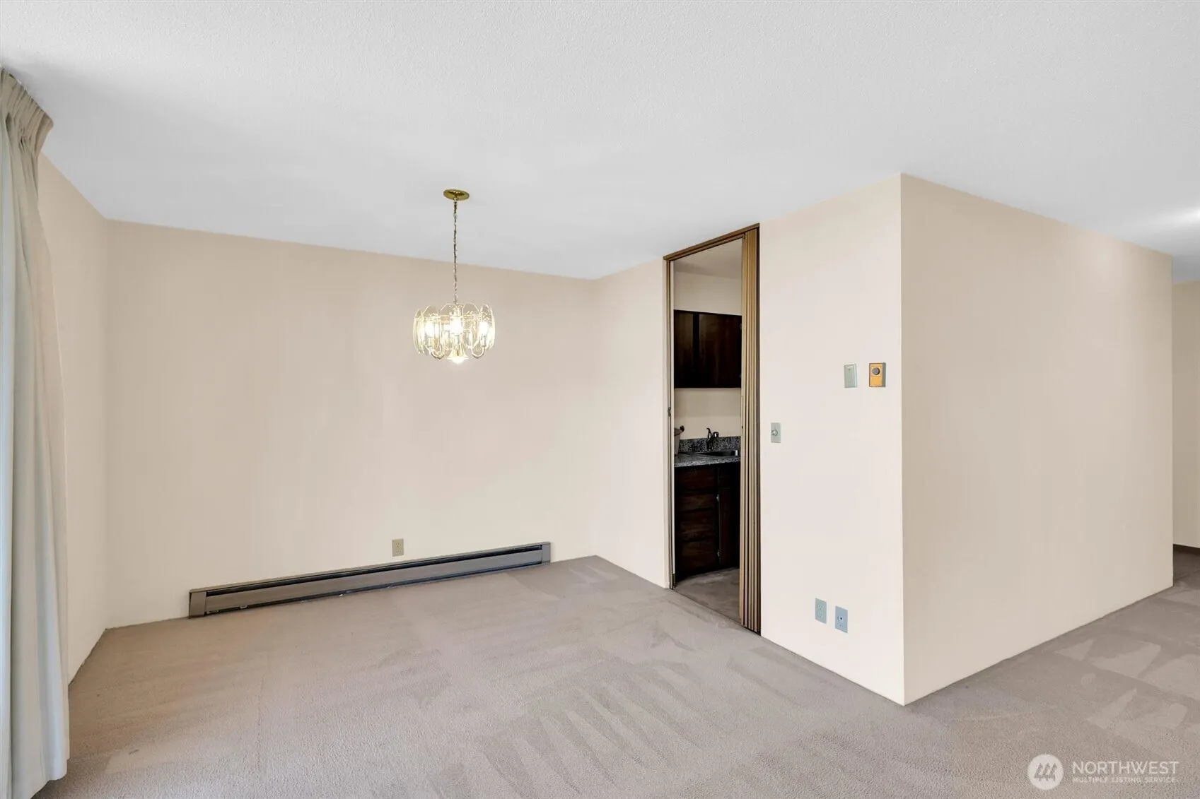4540 8th Avenue NE #2302, Seattle, WA 98105