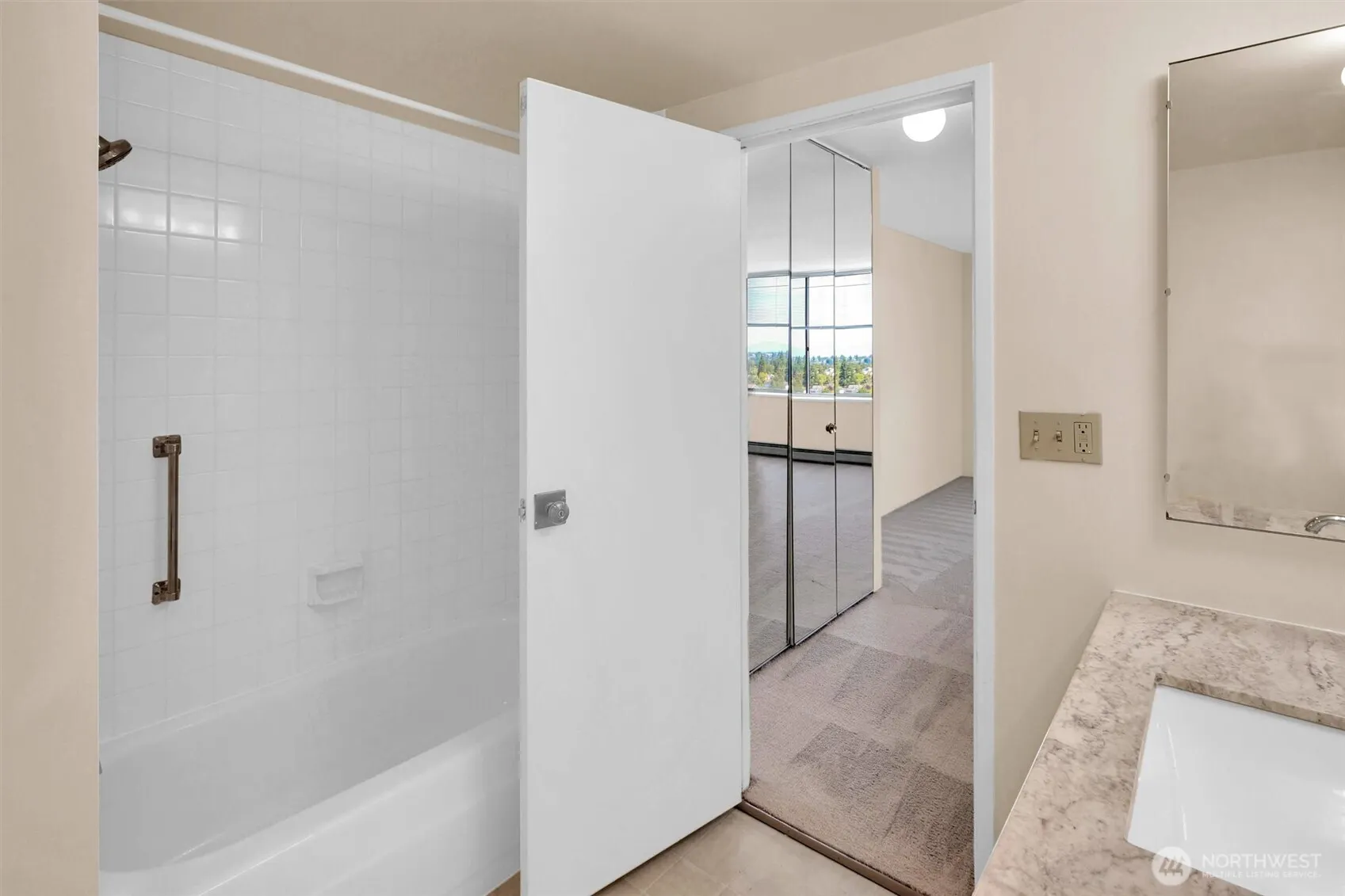4540 8th Avenue NE #2302, Seattle, WA 98105