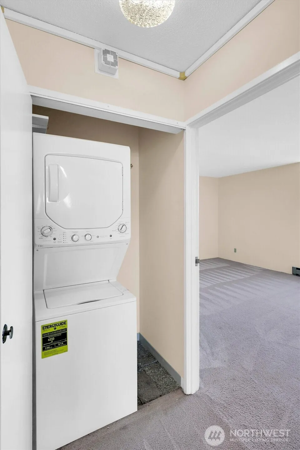 4540 8th Avenue NE #2302, Seattle, WA 98105