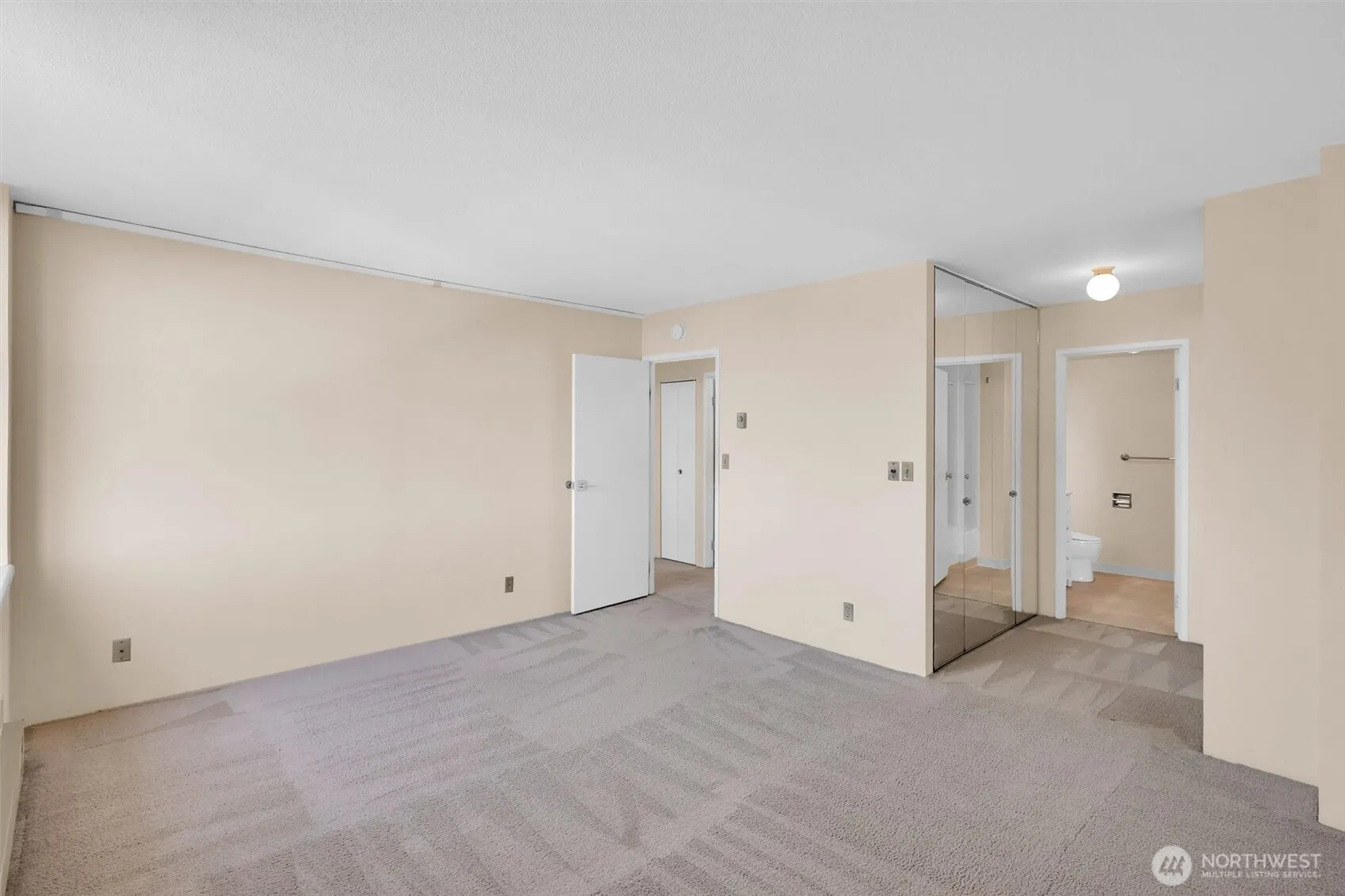 4540 8th Avenue NE #2302, Seattle, WA 98105