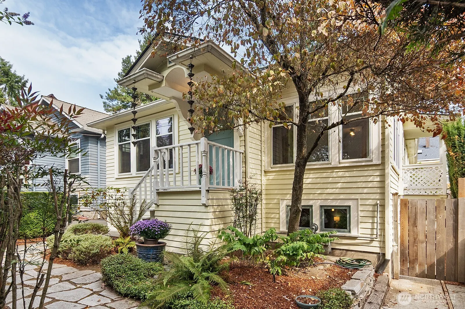5722 25th Avenue NE, Seattle, WA 98105