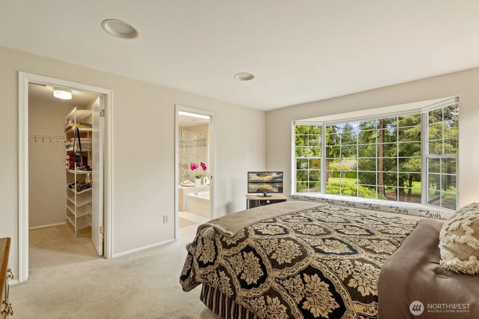 2015 Mill Pointe Drive SE, Mill Creek, WA 98012