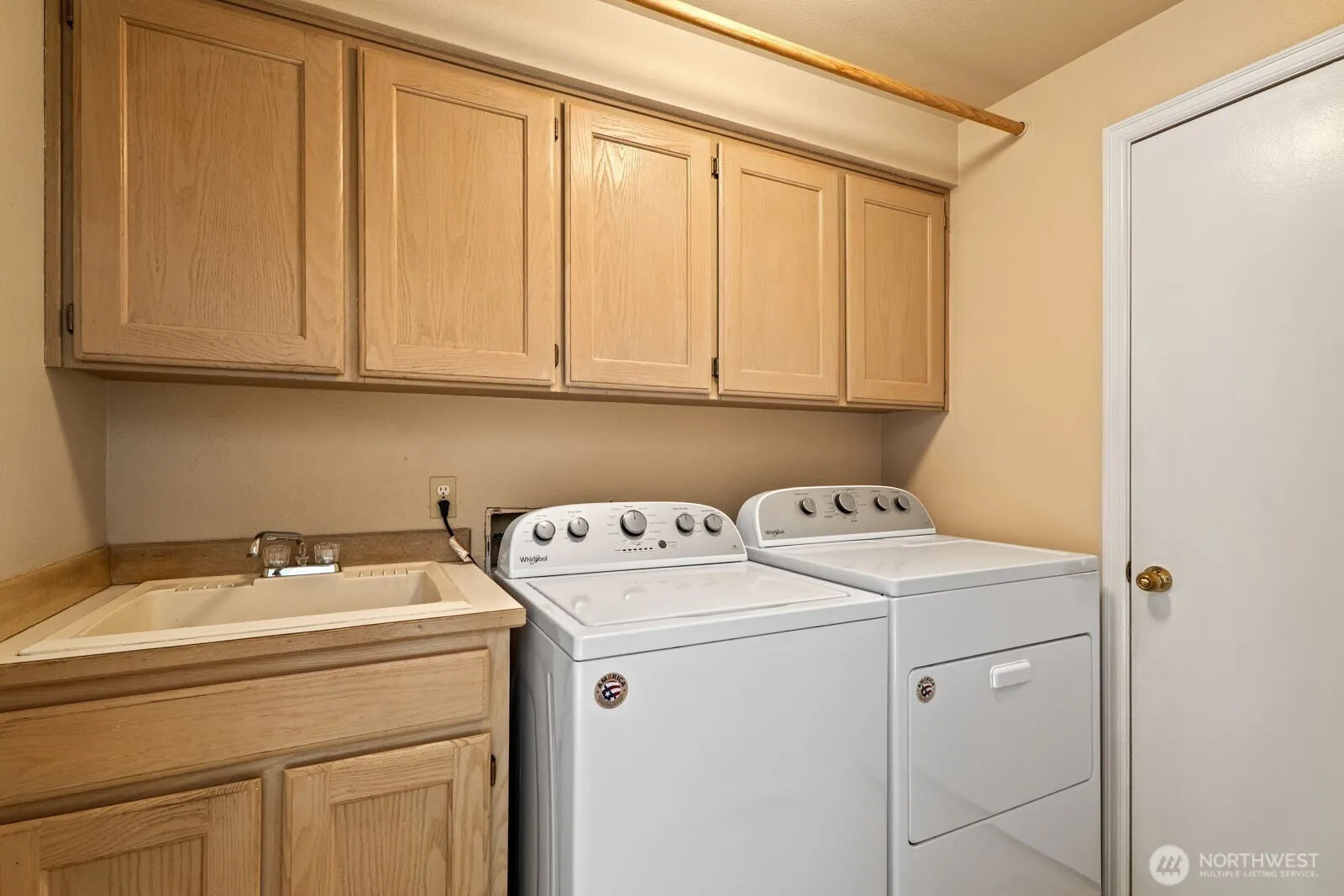 2015 Mill Pointe Drive SE, Mill Creek, WA 98012