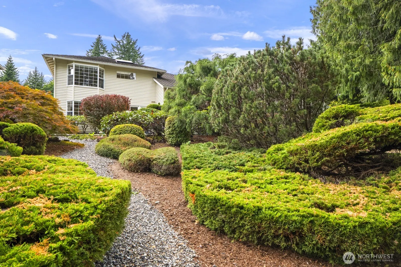 2015 Mill Pointe Drive SE, Mill Creek, WA 98012