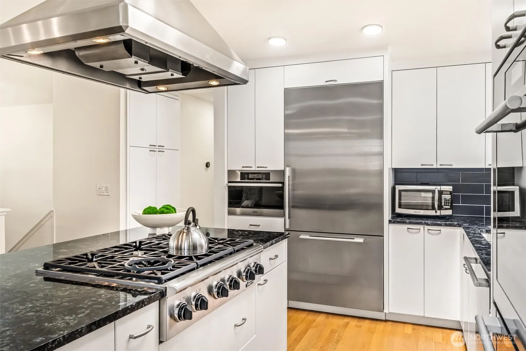 21031 NE 17th Street , Sammamish, WA 98074-4203