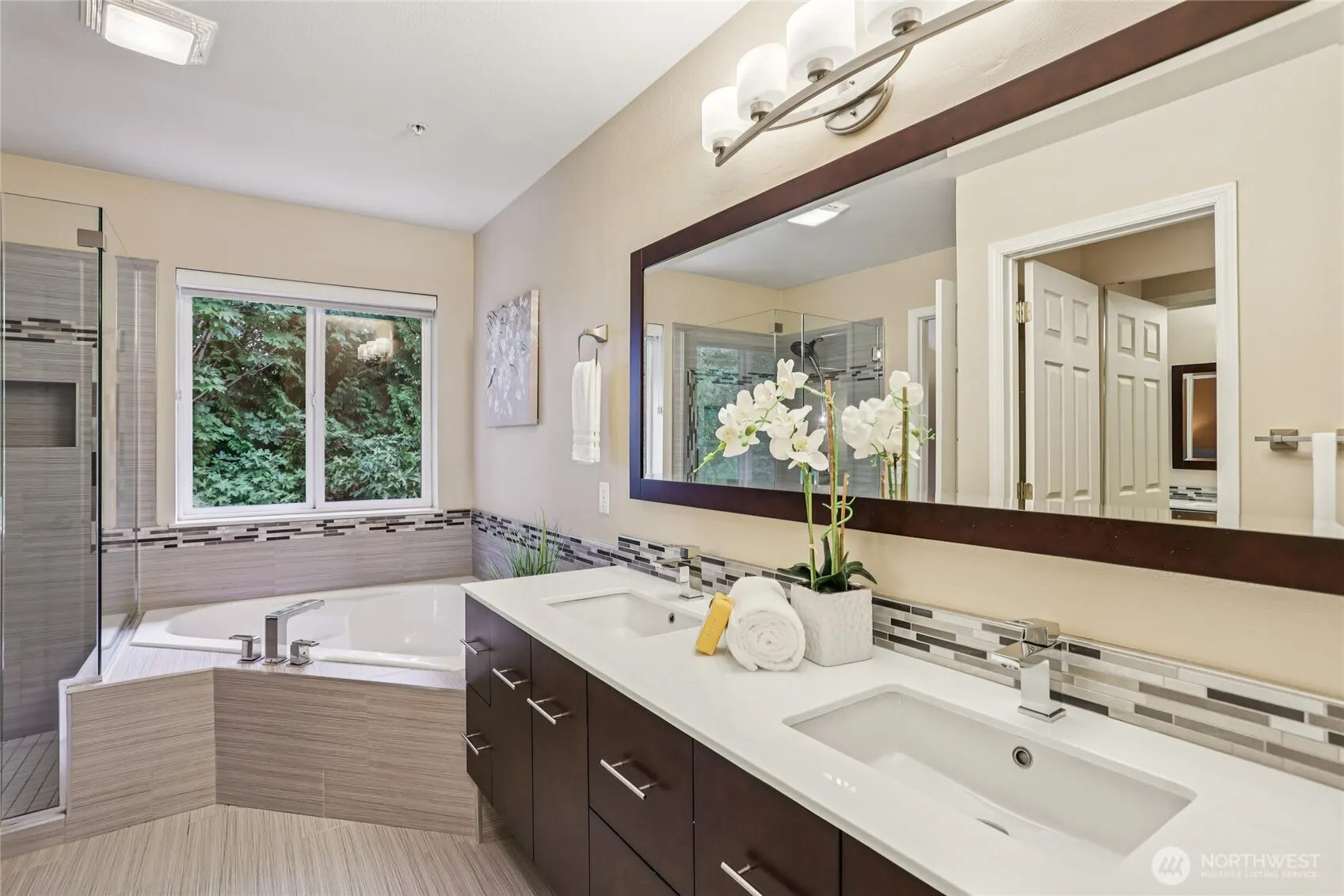 12118 NE 171st Place #E202, Bothell, WA 98011