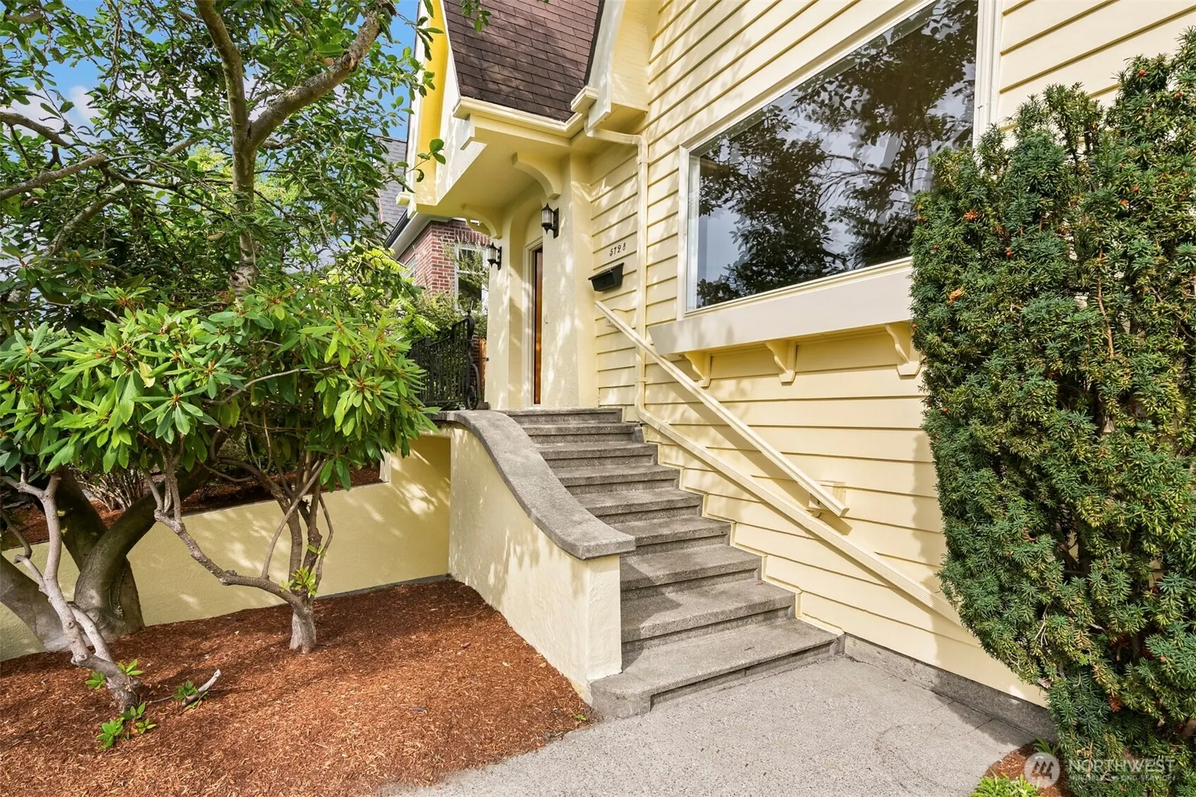 5728 29th Avenue NE, Seattle, WA 98105