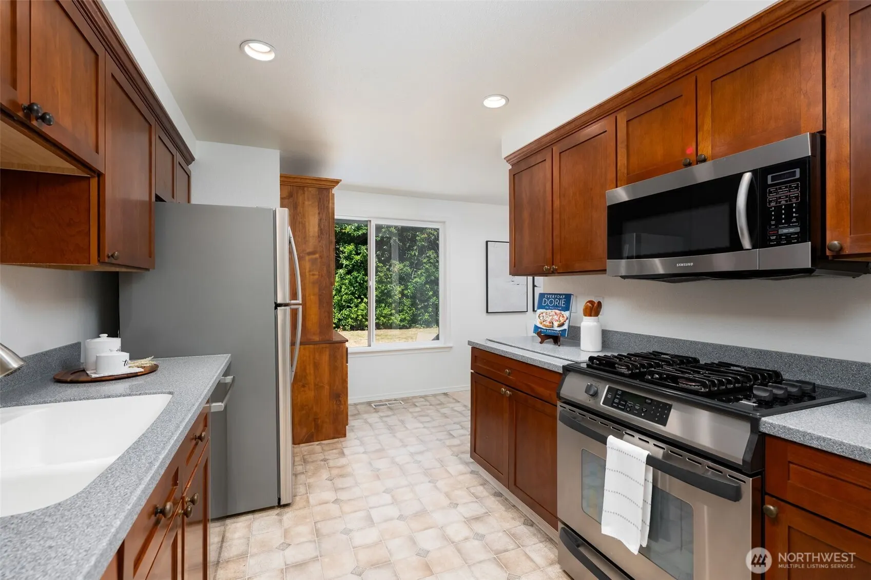 10909 156th Place NE, Redmond, WA 98052