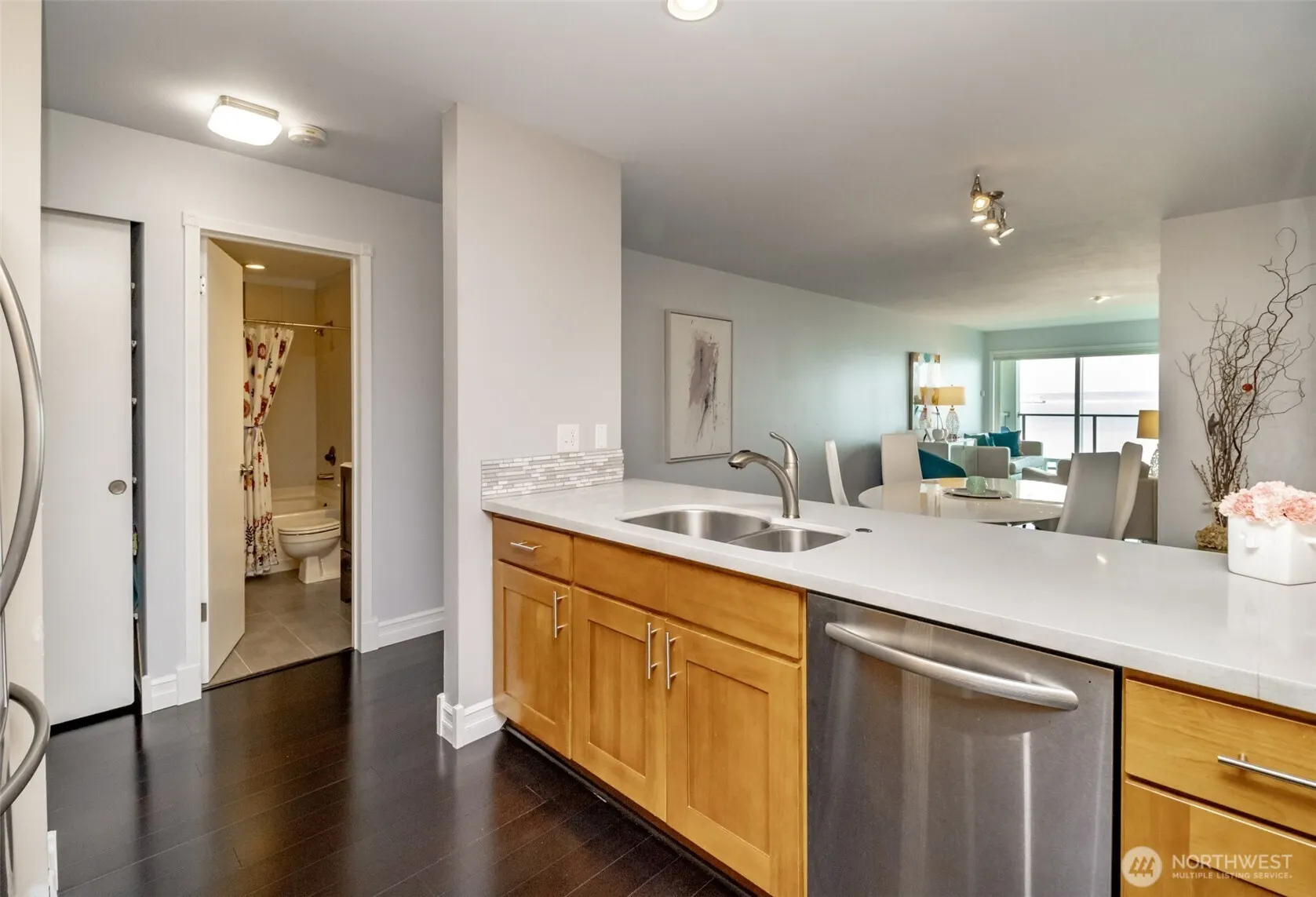 1526 Alki Avenue SW #204, Seattle, WA 98116