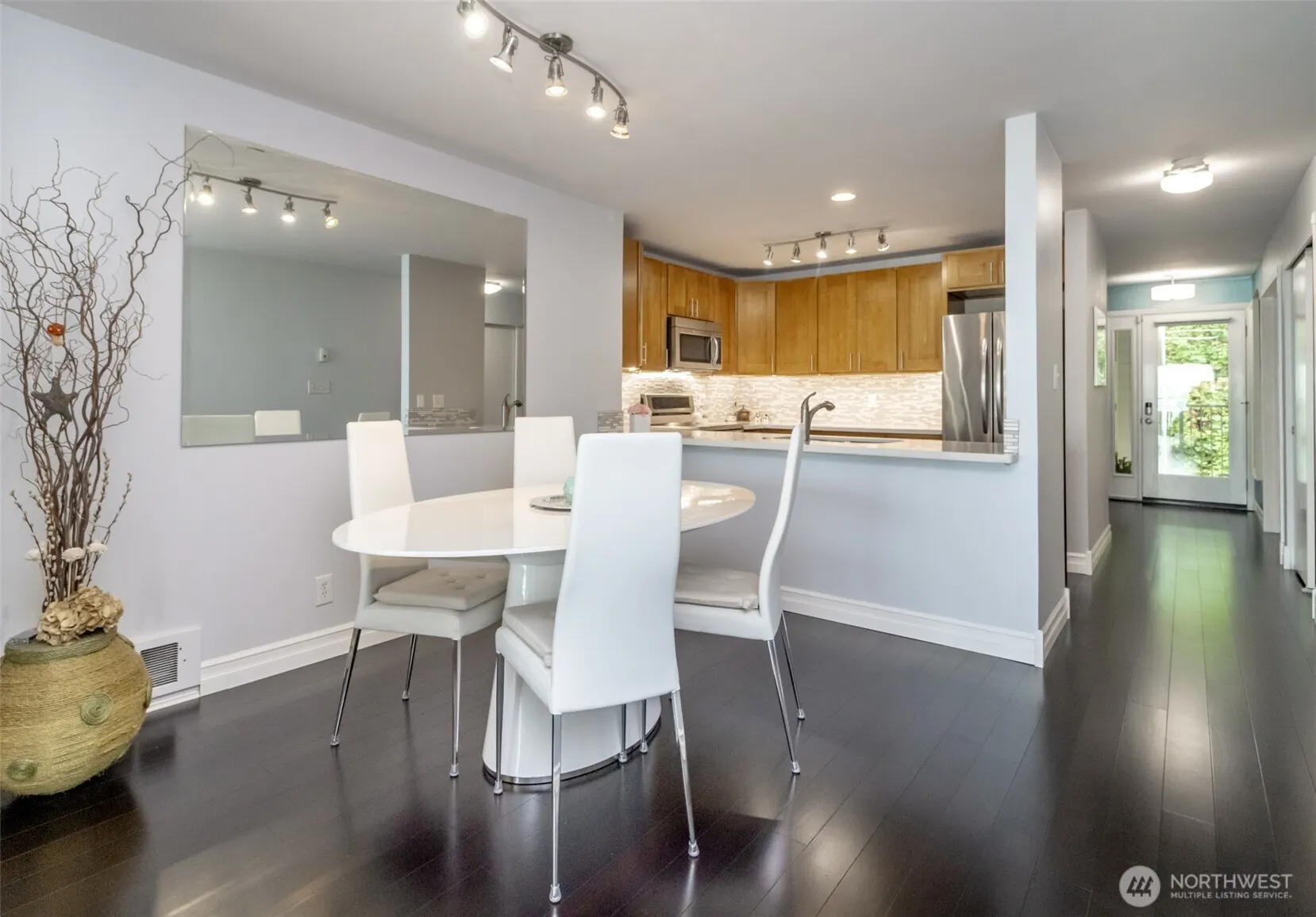 1526 Alki Avenue SW #204, Seattle, WA 98116