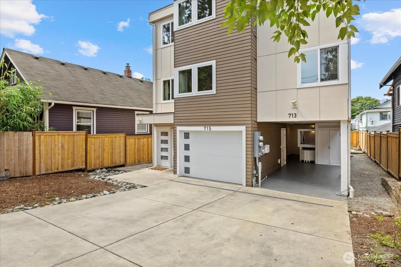 715 28th Ave S #& 713, Seattle, WA 98144