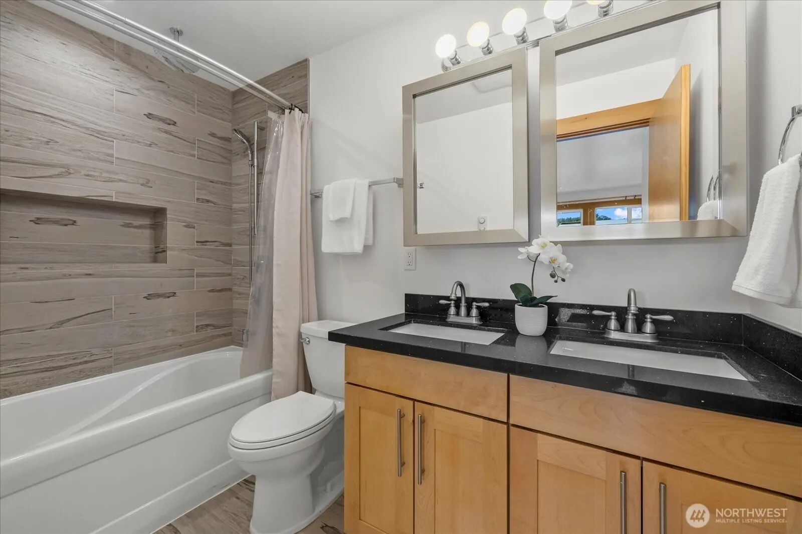 715 28th Ave S #& 713, Seattle, WA 98144