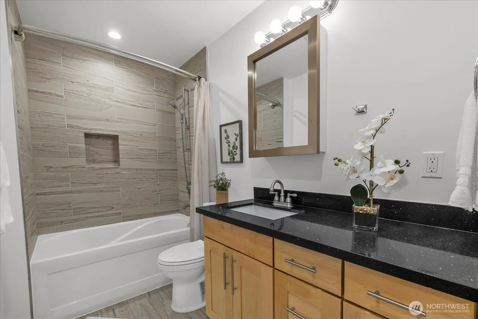 715 28th Ave S #& 713, Seattle, WA 98144