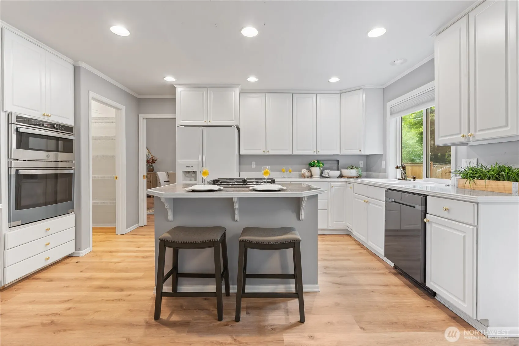2615 E Beaver Lake Drive SE, Sammamish, WA 98075