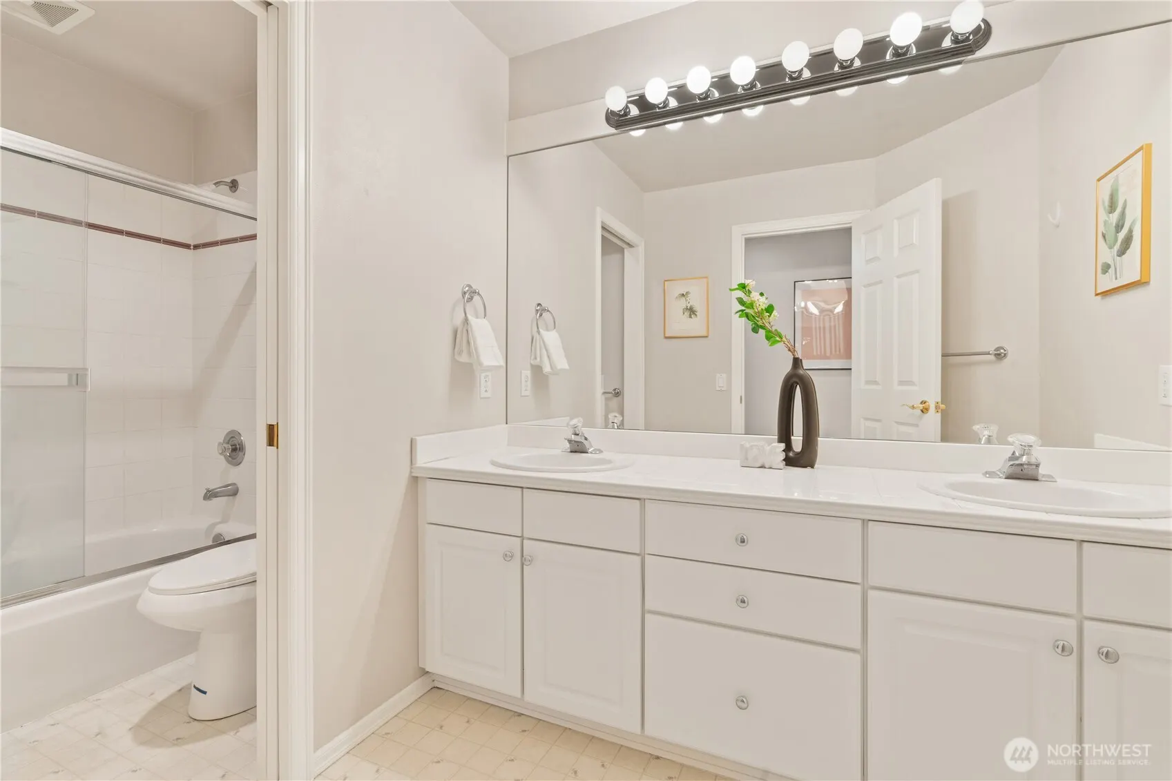 2615 E Beaver Lake Drive SE, Sammamish, WA 98075